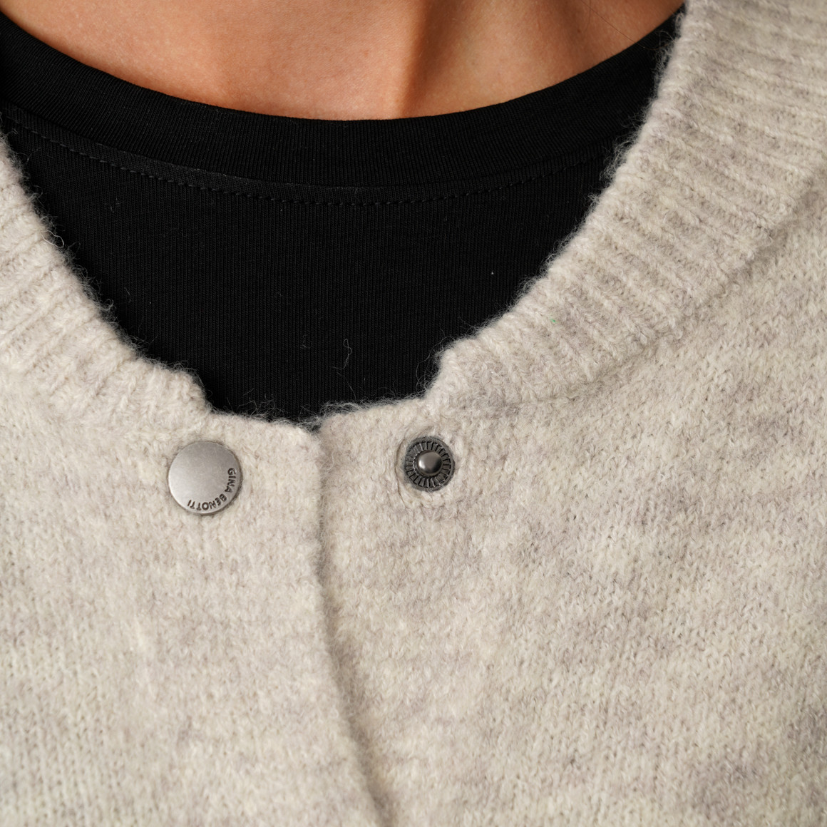 Damesvest met teckelborduurwerk