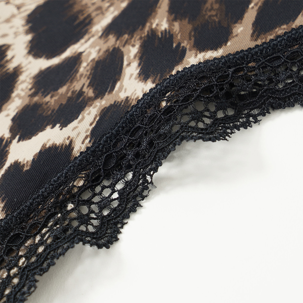 Damesstring met luipaardprint