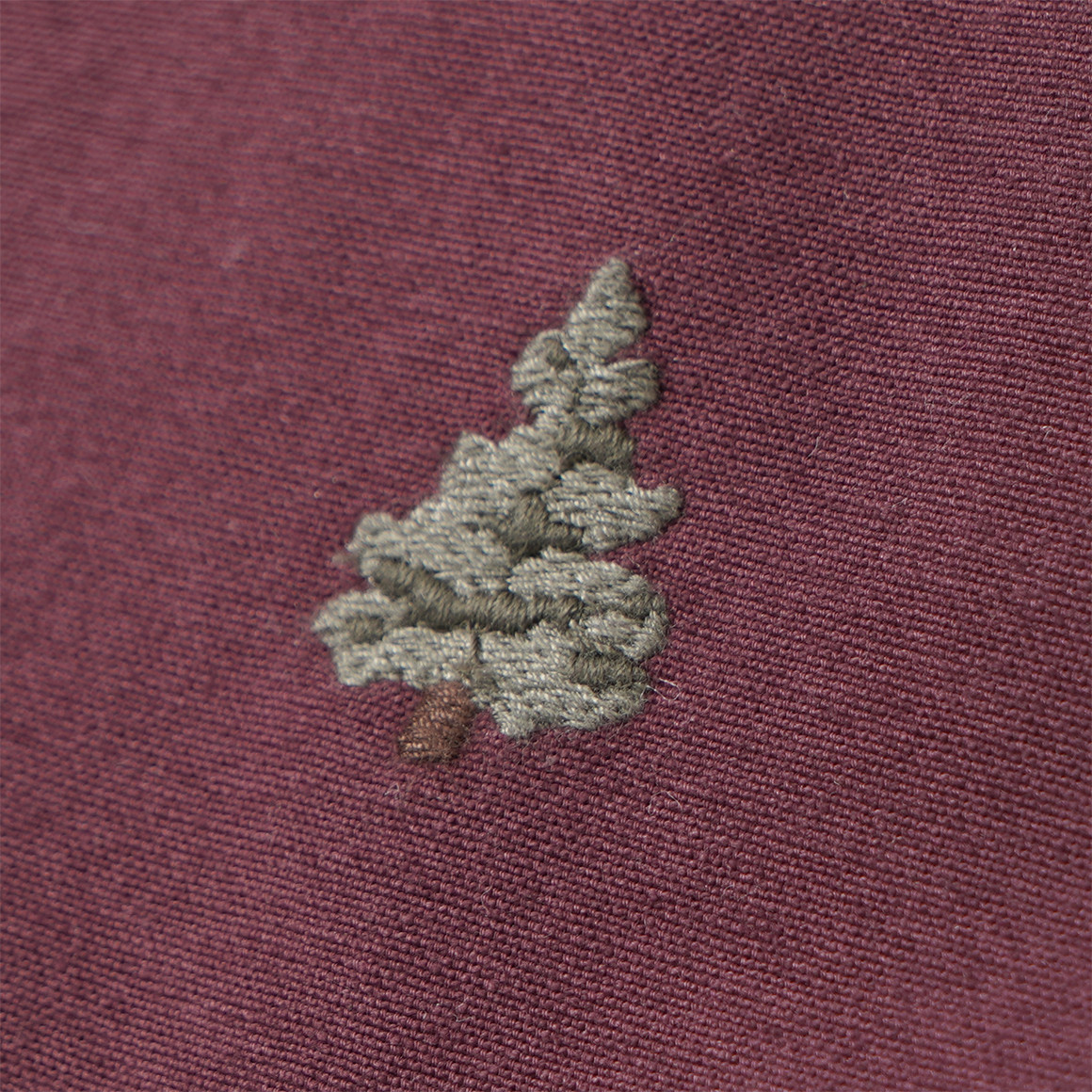 Jungen Hemd mit kleiner Stickerei