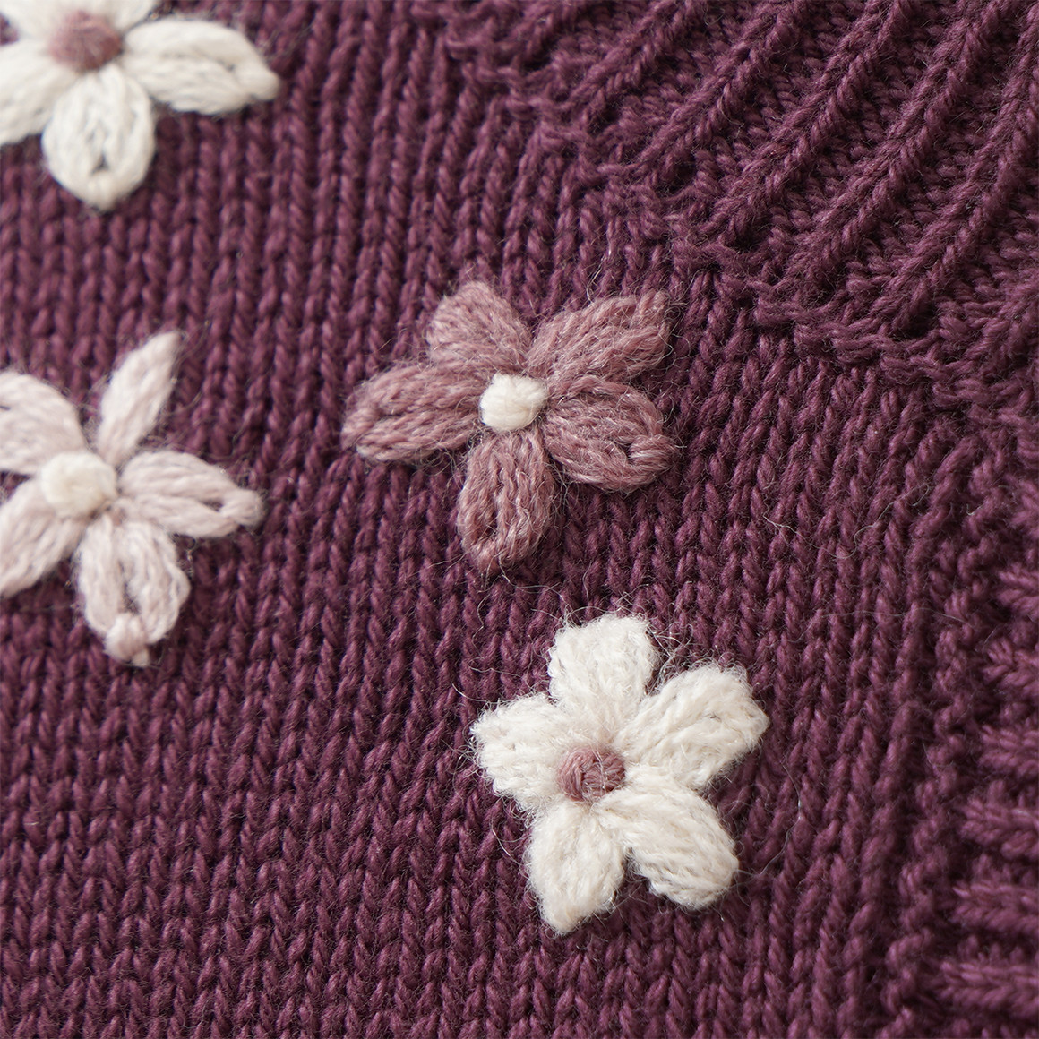 Mädchen Strickjacke mit Blumen-Stickerei