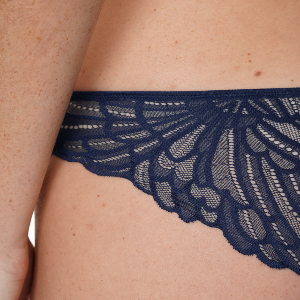 2 Damen Brazilians mit Spitze