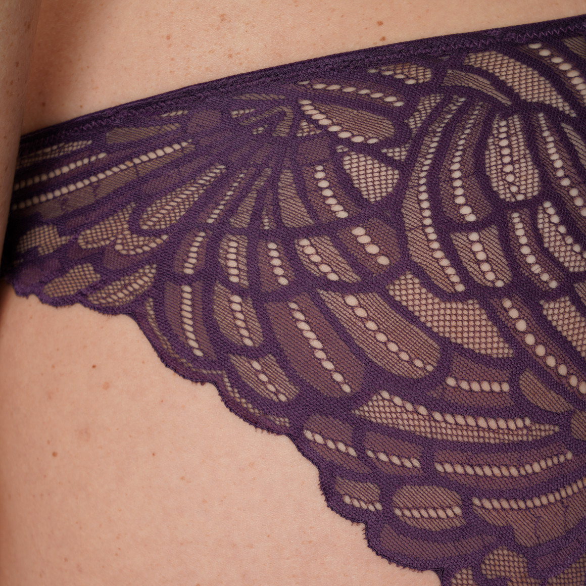 2 Damen Slips mit Spitze