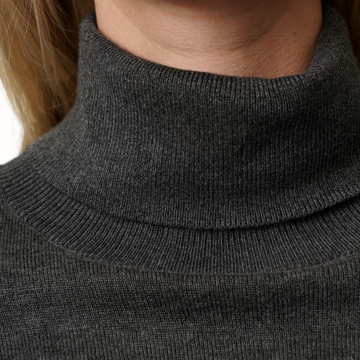 Damen Rollkragenpullover aus Feinstrick