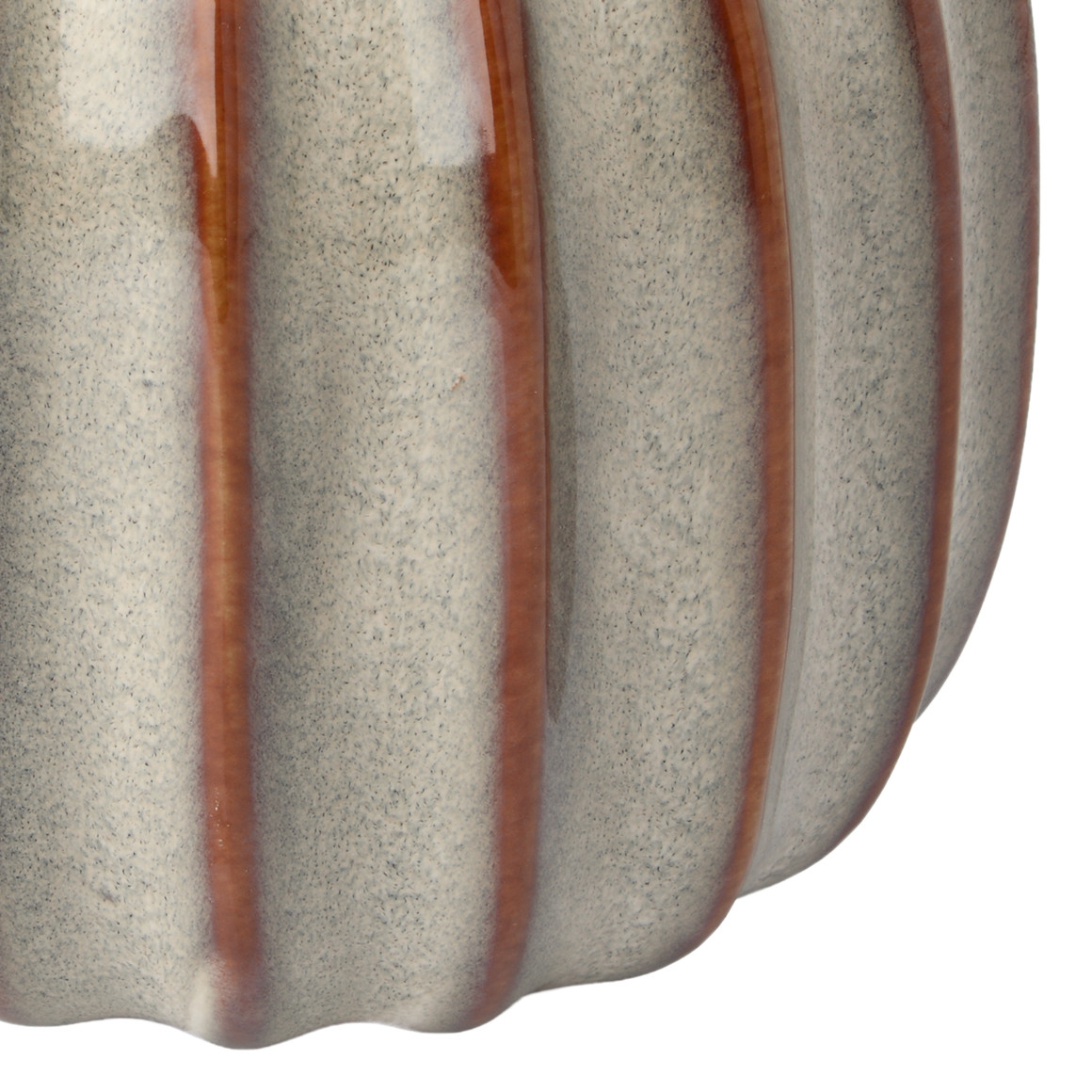 Vase mit Rillen-Struktur