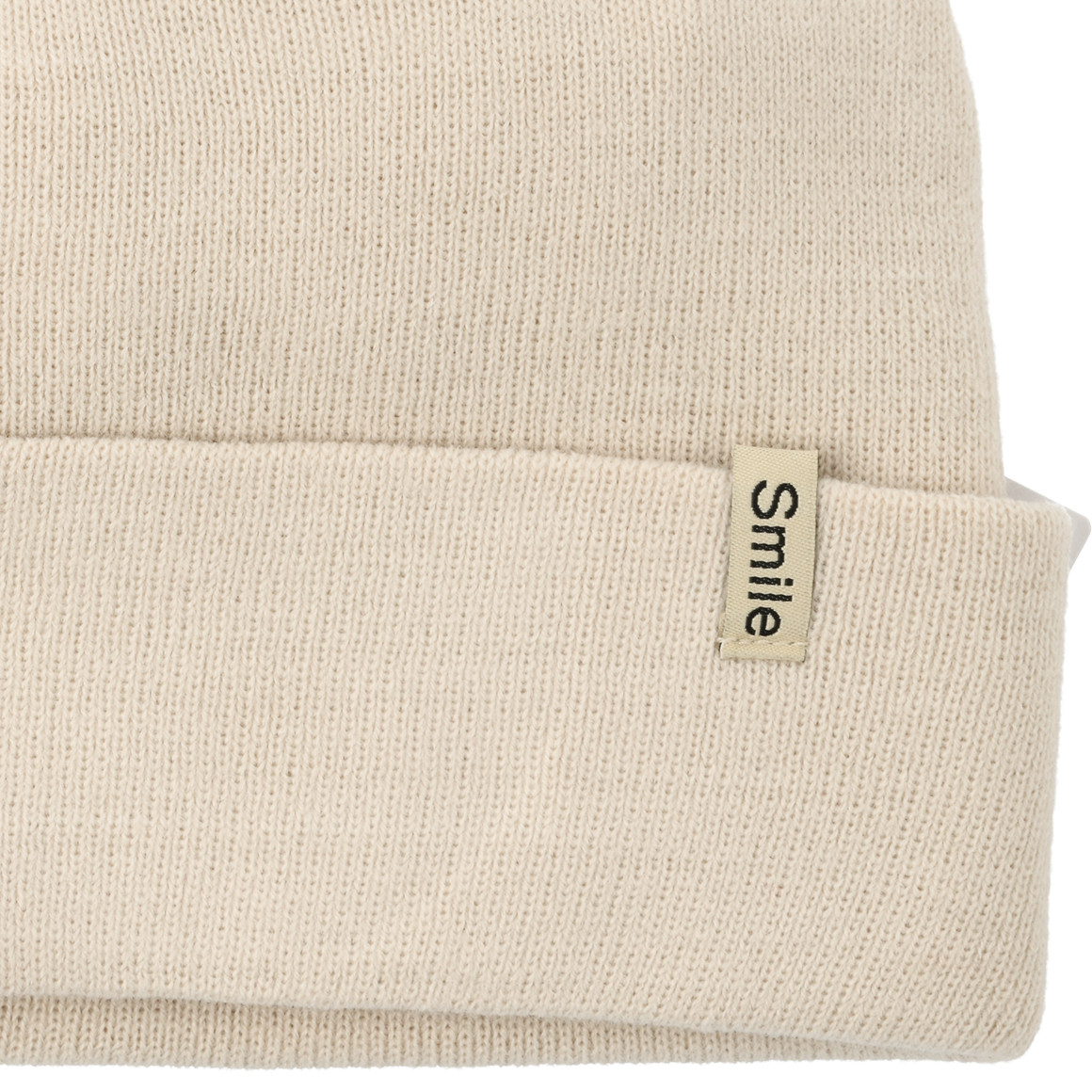 Damen Strickmütze mit kleinem Aufnäher 