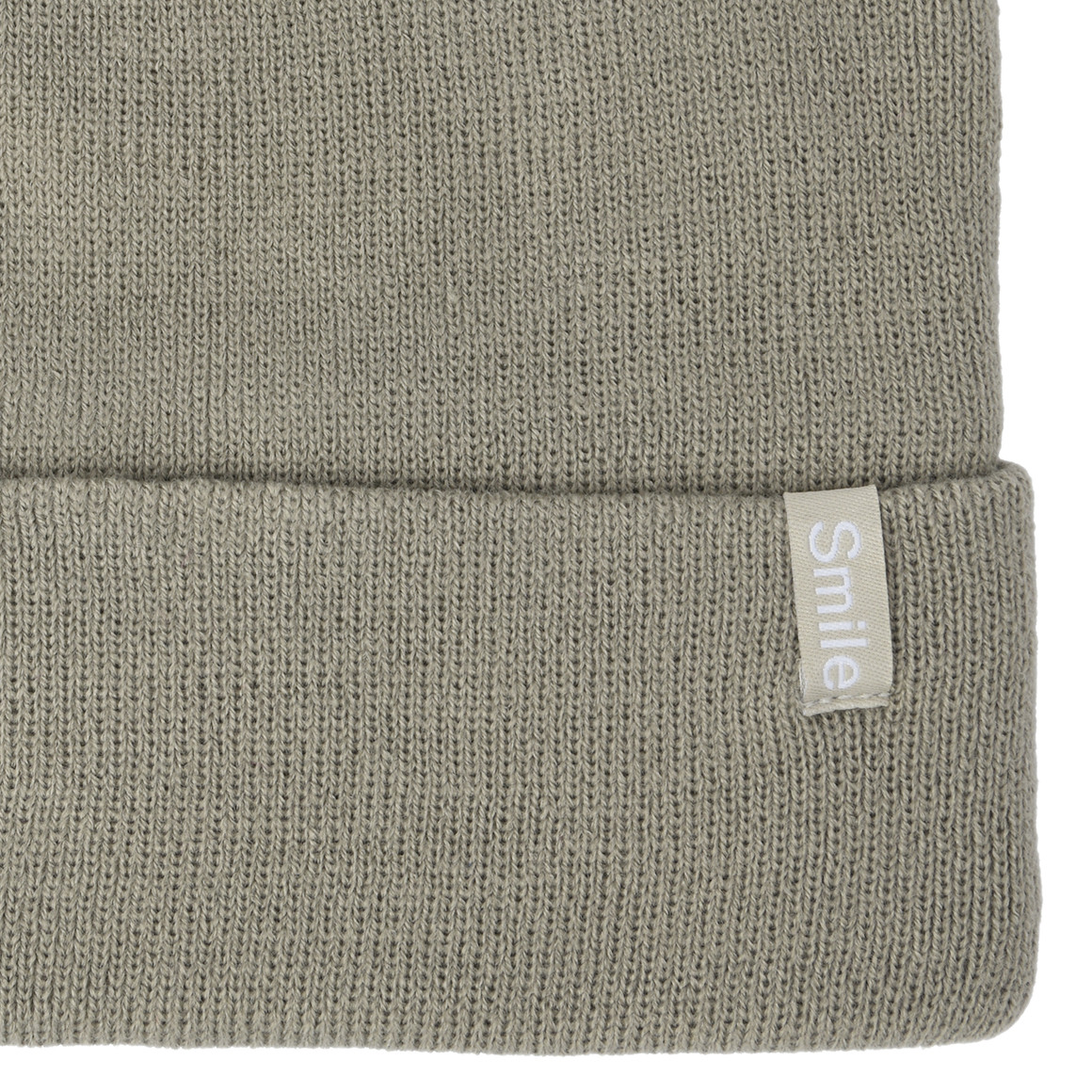 Damen Strickmütze mit kleinem Aufnäher 