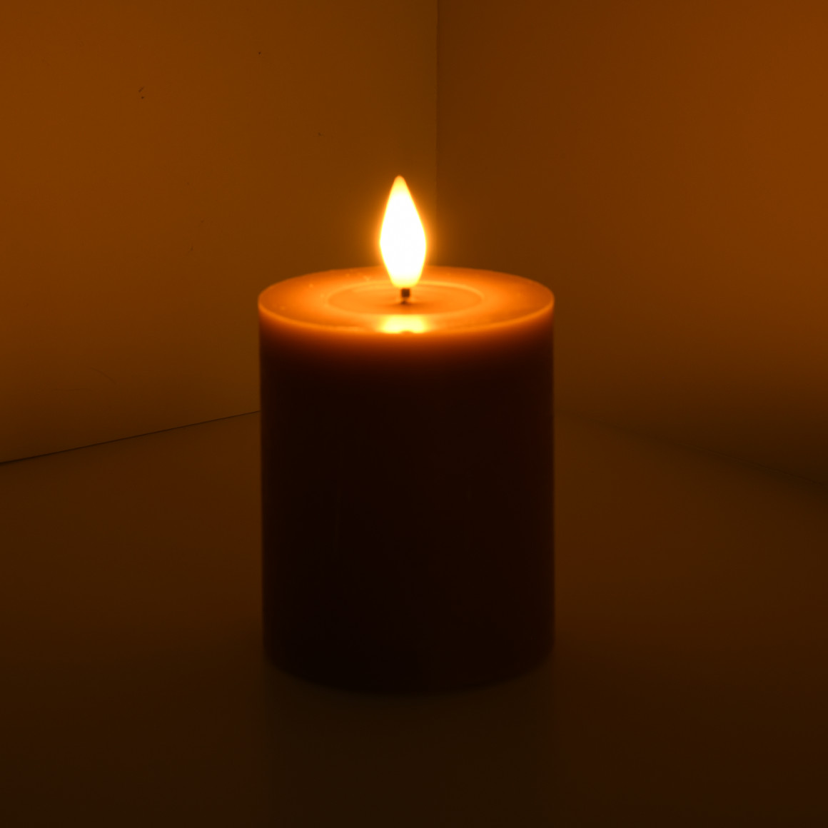 LED Wachskerze mit Flammeneffekt