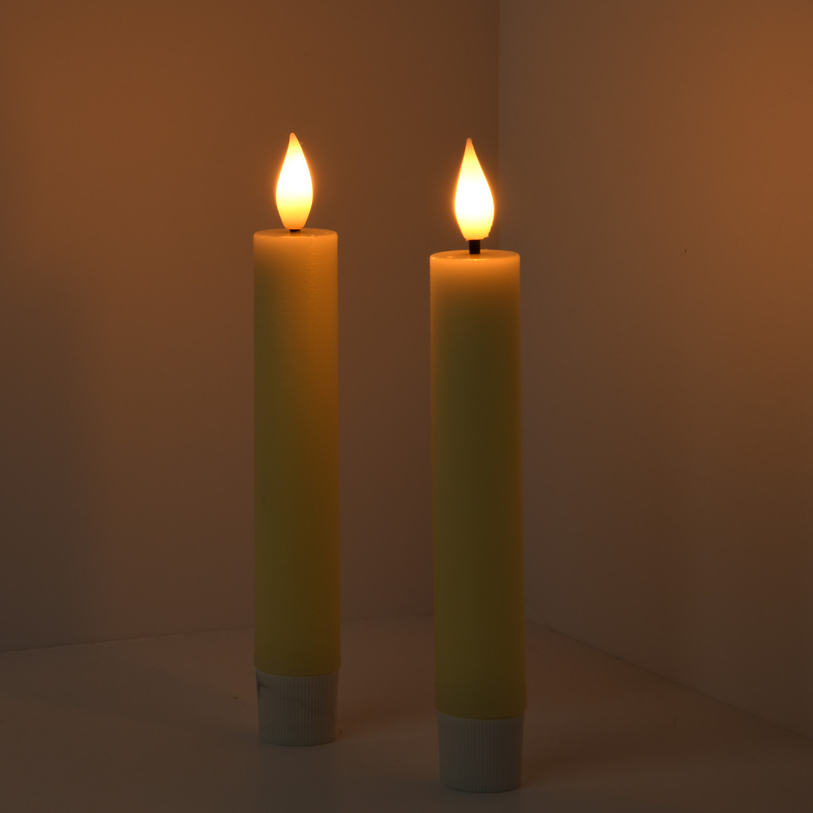 2 LED Stabkerzen mit Flammeneffekt