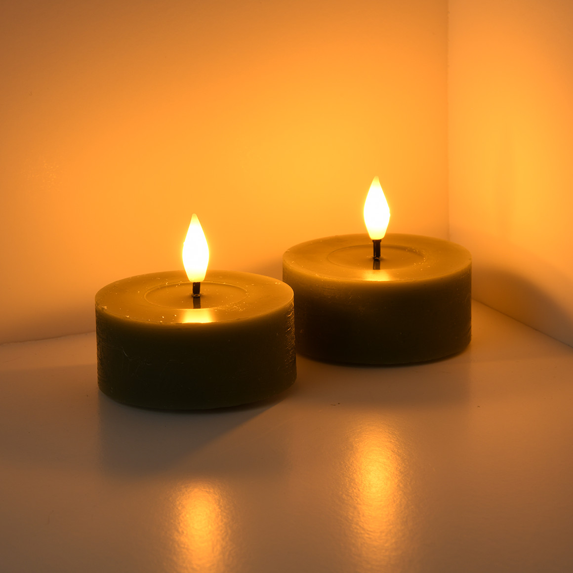 2 LED Wachskerzen mit Flammeneffekt