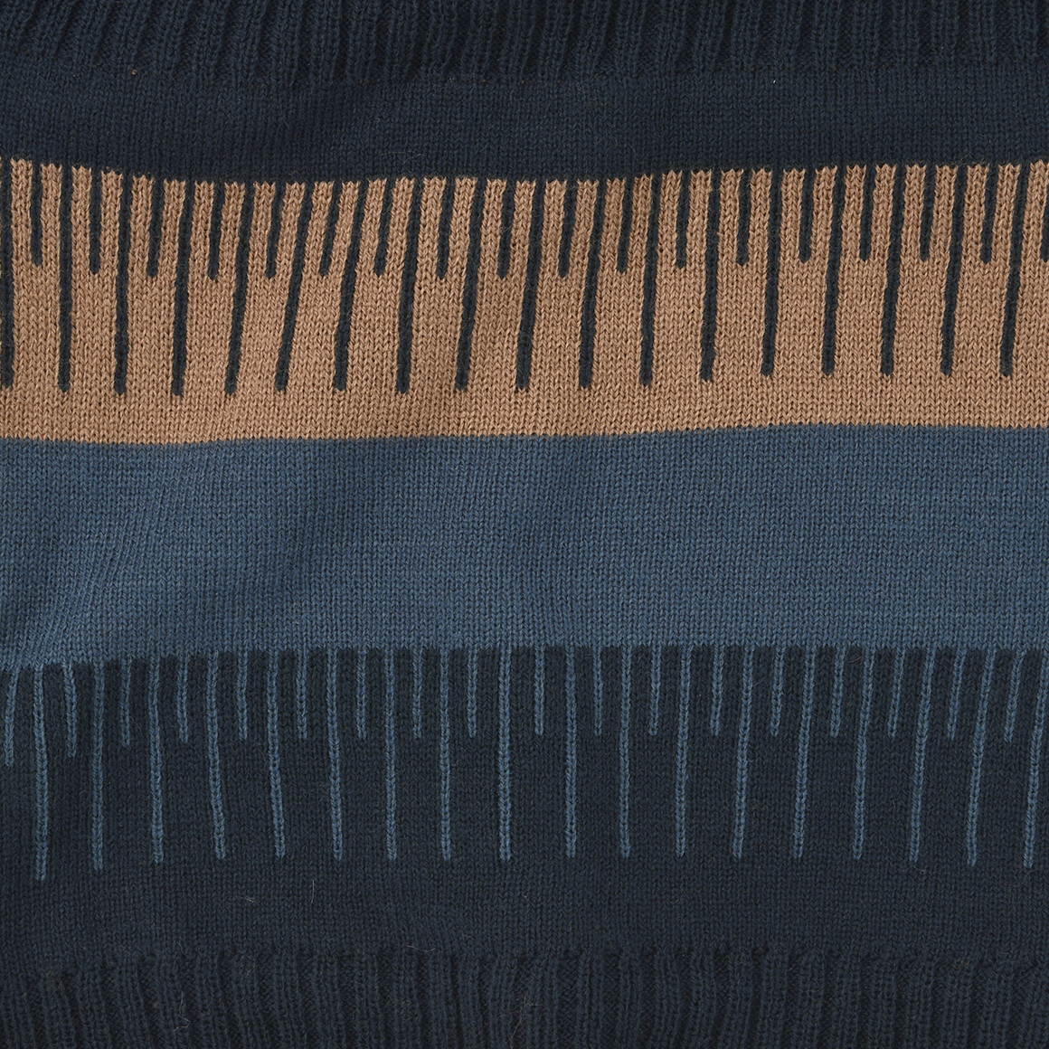 Jungen Snood mit grafischem Muster