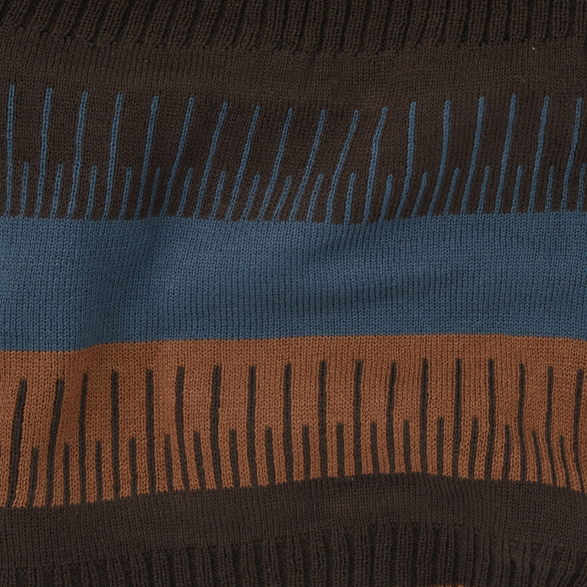 Jungen Snood mit grafischem Muster