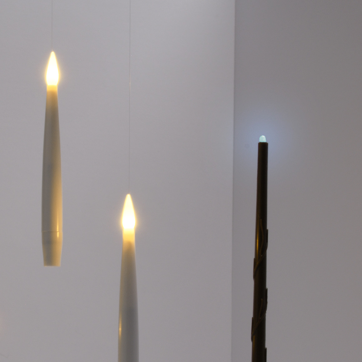 10 schwebende LED-Kerzen mit Zauberstab