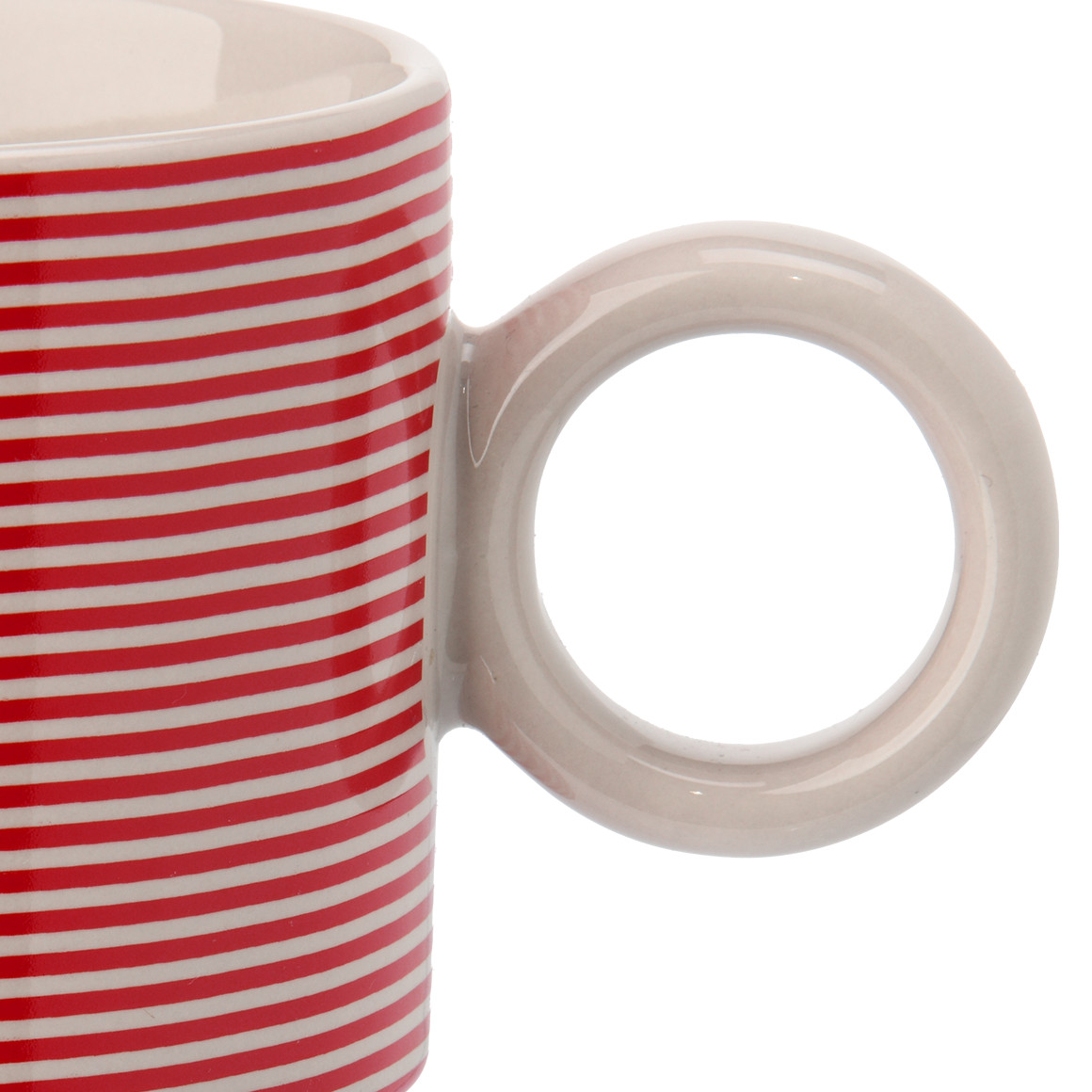 Tasse mit Buchstaben-Motiv