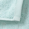 Handtuch mit grafischer Struktur