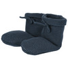1 paar gebreide babyschoentjes met veters