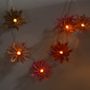 LED-Lichterkette mit Papierblumen