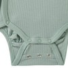 Newborn wikkelbody met biokatoen