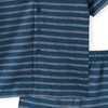 Jungen Shorty im Ringel-Look