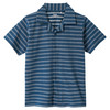 Jungen Shorty im Ringel-Look