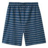 Jungen Shorty im Ringel-Look