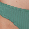 2 Damen Slips mit feiner Struktur