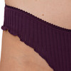 2 Damen Strings mit feiner Struktur