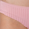 2 Damen Strings mit feiner Struktur