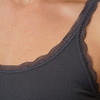 2 Damen Unterhemden mit Spitze