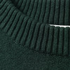 Jungen Strickpullover mit kleiner Stickerei