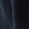 Jungen Strickpoloshirt mit kleiner Stickerei