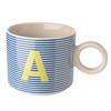 Tasse mit Buchstaben-Motiv dunkelblau / beige