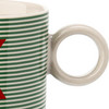 Tasse mit Buchstaben-Motiv