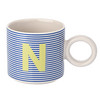 Tasse mit Buchstaben-Motiv dunkelblau / beige