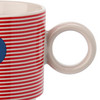 Tasse mit Buchstaben-Motiv