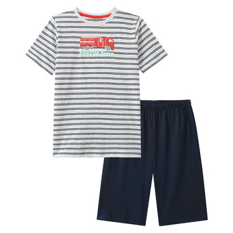 Jungen Shorty mit Feuerwehr-Motiv