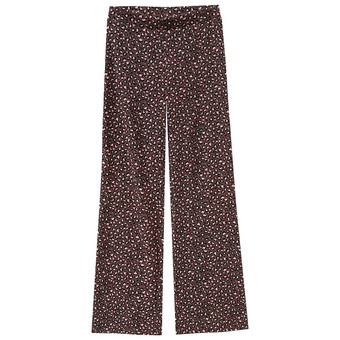Meisjeslegging met luipaardprint
