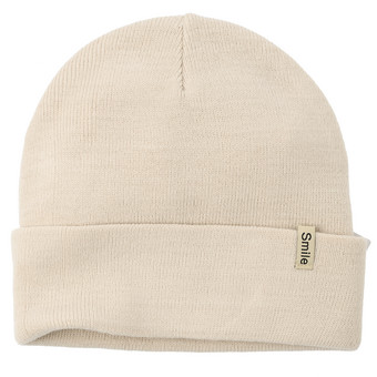 Damen Strickmütze mit kleinem Aufnäher 