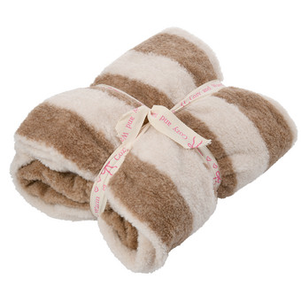 Kuscheldecke mit Streifenmuster